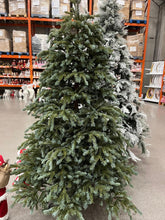 Brad artificial de Crăciun premium  – aspect natural, bogat și realist